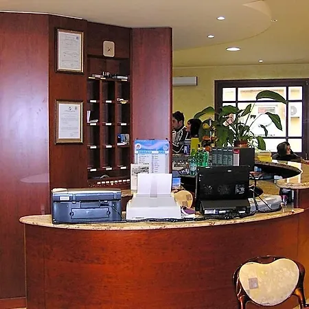 Mistral Hotel 3*