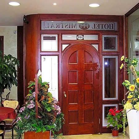 Mistral Hotel 3*