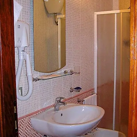 Mistral Hotel 3*